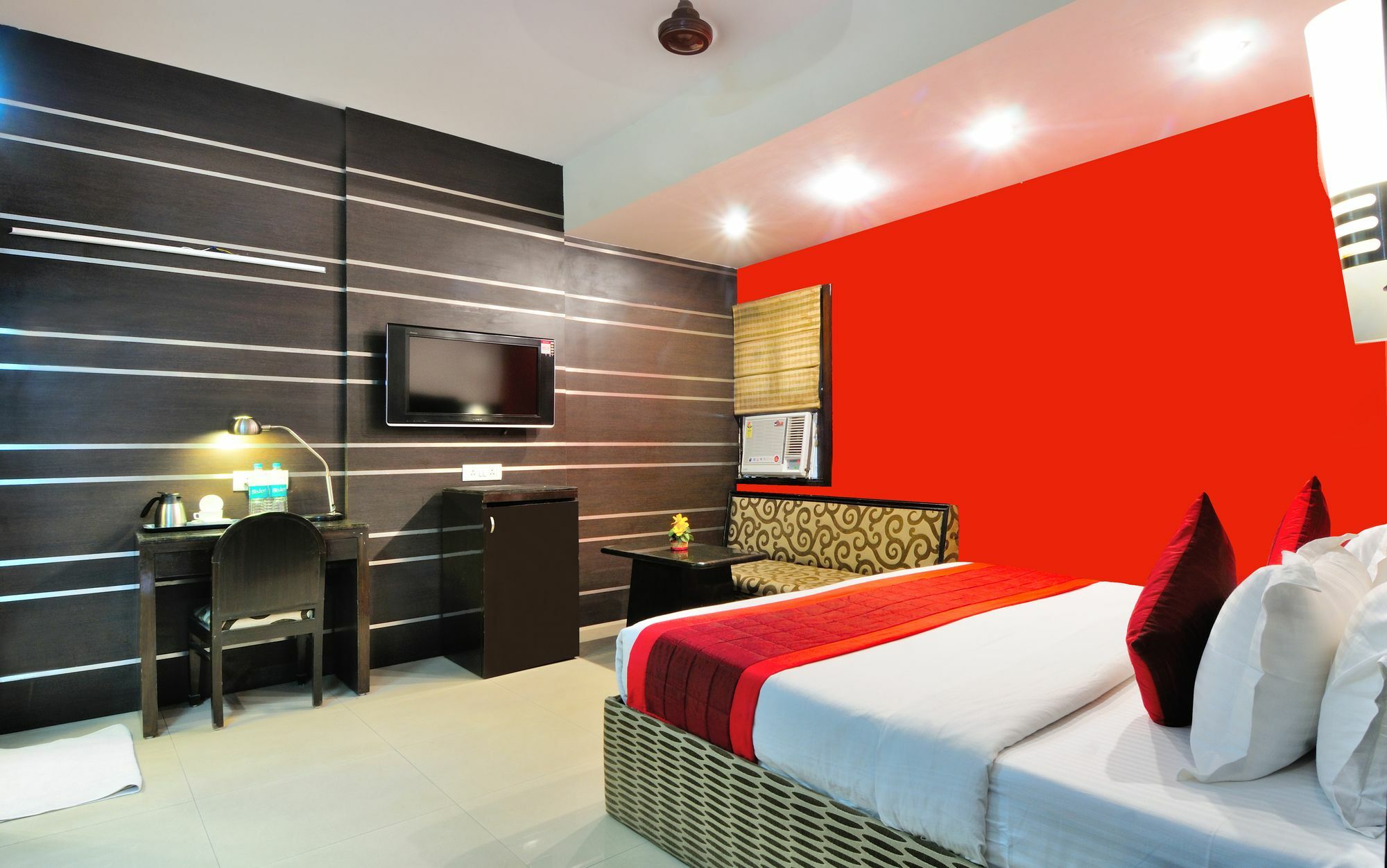 Oyo 13541 Otani Hotel Delhi  Buitenkant foto