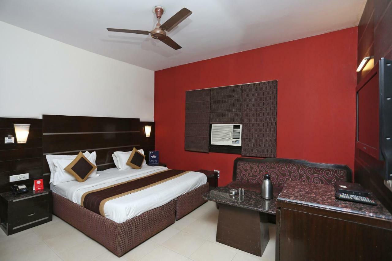 Oyo 13541 Otani Hotel Delhi  Buitenkant foto